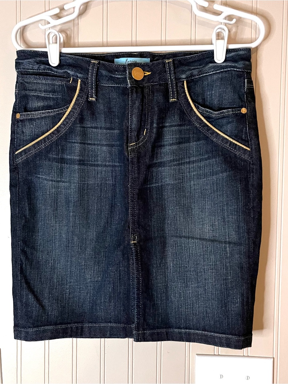 Marciano dark wash denim pencil skirt With Goldfish Trim  28” Size 6